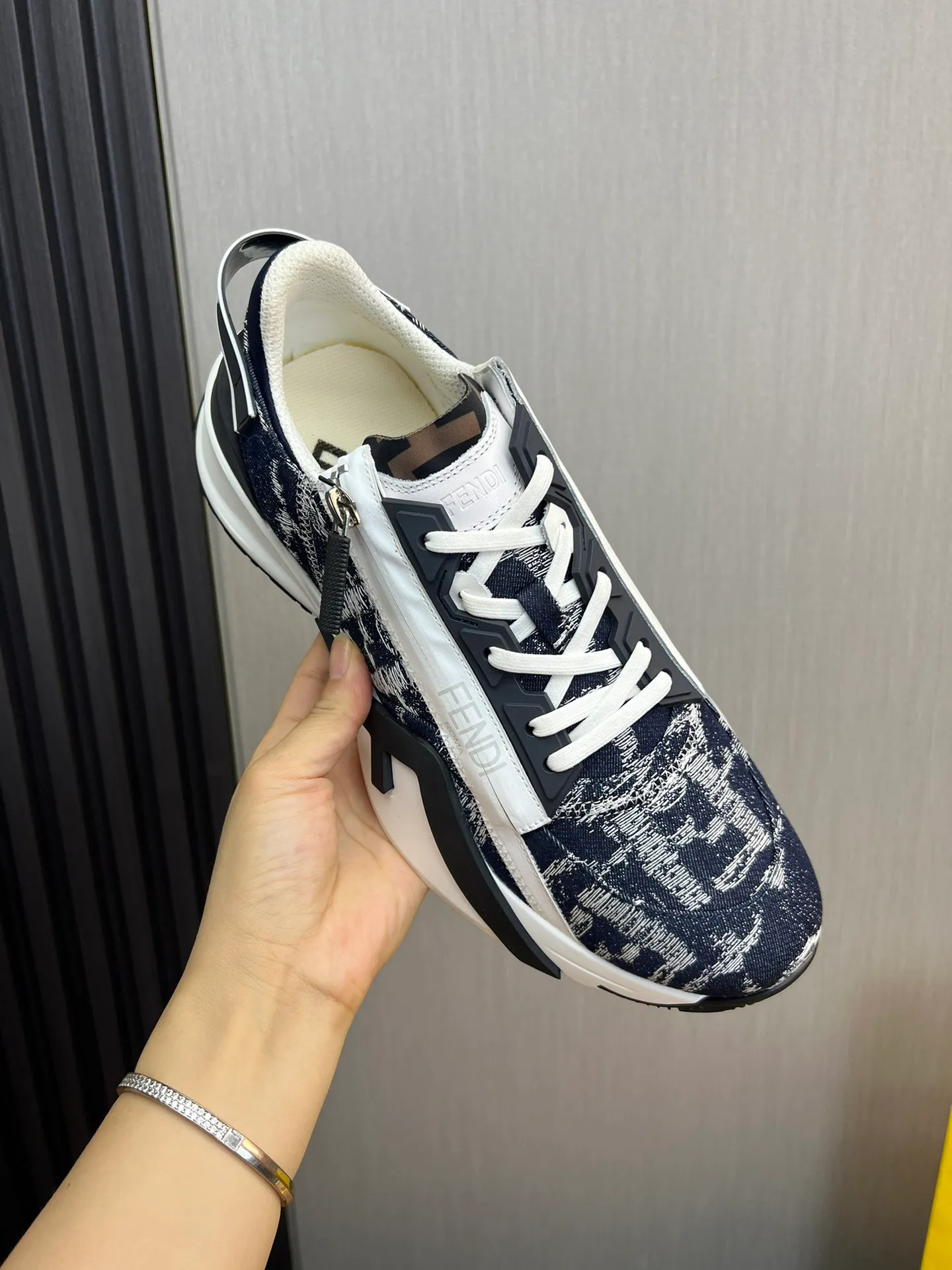 Men's shoes 💰500💰 Fendi [Fendi] hot style is on the market 🔥Fashionable casual men's shoes 🔱 Made of original brand fly knit fabric. Original cowhide + breathable mesh lining + sheepskin feet. Perfect shape and top quality, you deserve it 🔜Original rubber outsole, ultra-light, non-slip and wear-resistant 👣 Standard size 38-44